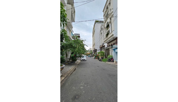 Bán biệt thự phố Tân Quy 
Nguyễn Thị Thập Trung tâm Q7 

NGANG 4 X 17 - ĐÚC BÊ  TÔNG
CÓ 130 TRIỆU M2