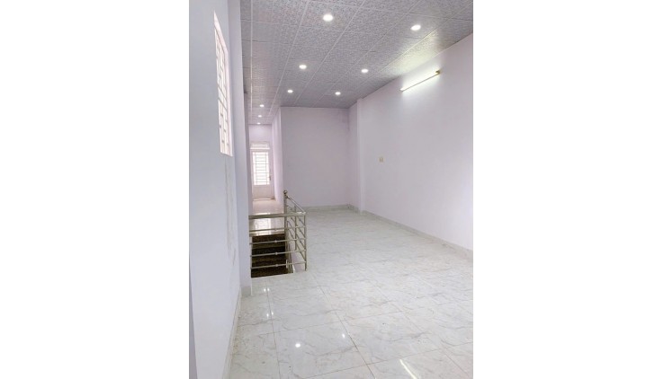 SÁT MẶT TIỀN Q4
DIỆN TÍCH ĐẤT 61,5 M2
ĐÚC BÊ TÔNG DƯỚI  49 TRIỆU M2