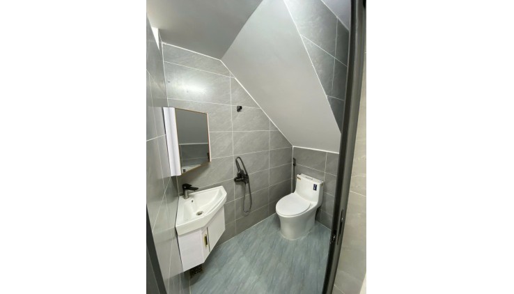 Bán nhà mặt phố  53m2 2 lầu 3pn nhà mới Phạm Hùng phường 9 Q8 chỉ 5.5 tỷ