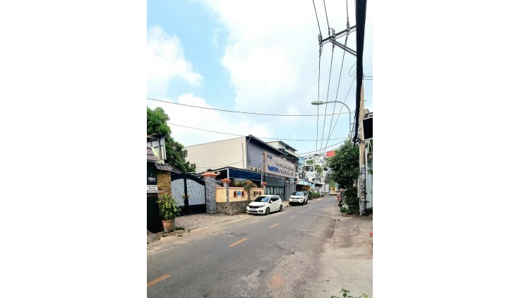 NHÀ ĐẸP - GIÁ TỐT Chính chủ cần bán hoặc cho thuê nhanh căn nhà mặt tiền HT 23 tại quận 12, TPHCM