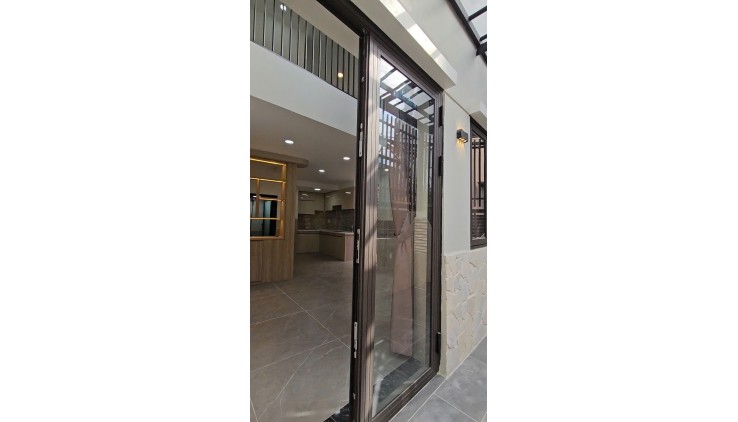SÁT MẶT TIỀN  Trung tâm Q4 NGANG 4.2 NỞ 5M X 13 - 5 TẤM 
CÓ 5 TỶ - 1 PHÚT Q1..