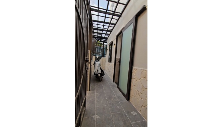 SÁT MẶT TIỀN  Trung tâm Q4 NGANG 4.2 NỞ 5M X 13 - 5 TẤM 
CÓ 5 TỶ - 1 PHÚT Q1..