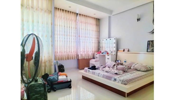 Bán nhà Biệt thự Mini, Hẻm 8m Trương Công Định - Bàu Cát, DT: 7.6x12m, 4 Tầng, 14.5 tỷ.