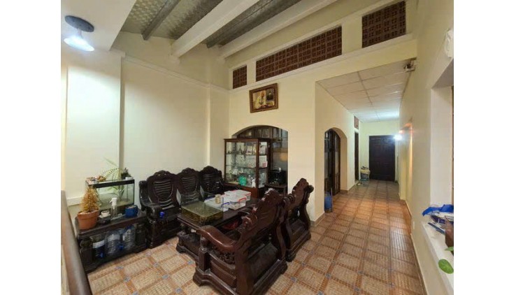BÁN GẤP GIÁ MỀM NHẤT QUẬN 10: THÀNH THÁI- DT: 122M, NGANG 5M DÀI 24M, 1 TRỆT , 1 LẦU, 2 PHÒNG KHÁCH, 3PN-2 WC , GIÁ CHỈ 23.5 TỶ - LH: 077 888 5818