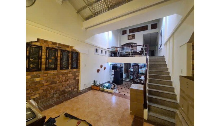BÁN GẤP GIÁ MỀM NHẤT QUẬN 10: THÀNH THÁI- DT: 122M, NGANG 5M DÀI 24M, 1 TRỆT , 1 LẦU, 2 PHÒNG KHÁCH, 3PN-2 WC , GIÁ CHỈ 23.5 TỶ - LH: 077 888 5818