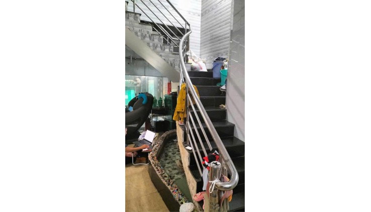 VỊ TRÍ ĐẸP, KẾT CẤU 5 Tầng CÓ HẦM - Giá Hot hơn 4ty xíu.  VỊ TRÍ TRUNG TÂM - CHỦ GẤP BÁN