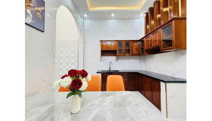 bÁN GẤP NHÀ GIÁ MỀM NHẤT QUẬN TÂN BÌNH - PHAN HUY ÍCH - DT:48M- 4X12M - 4 PHÒNG NGỦ- 5WC- GIÁ CHỈ 6.5 TỶ- LH: 077 888 5818 CHUYÊN BDS SÀI GÒN