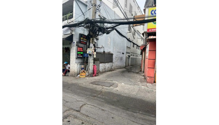 BÁN GẤP NHÀ GIÁ MỀM NHẤT QUẬN PHÚ NHUẬN - NHIÊU TỨ - DT:21M - 3.5X6 - 1 TRỆT - 1 LẦU - 2 PN- GIÁ CHỈ 3.85 TỶ -LH: 077 888 5818 CHUYÊN BĐS SÀI GÒN