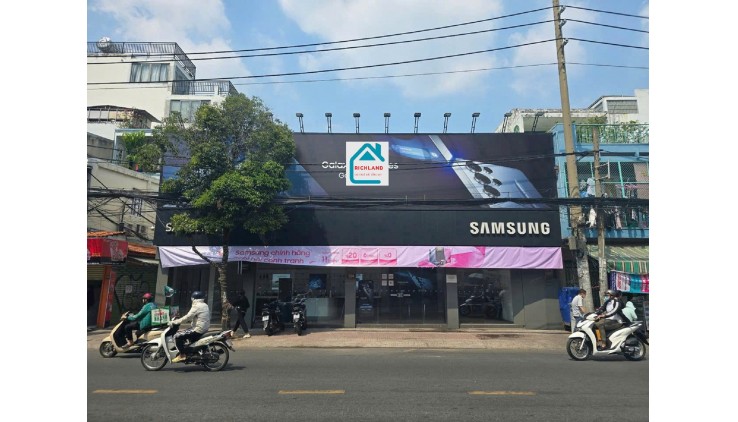 Cho thuê nhà Mặt Tiền Cách Mạng Tháng 8, P.11 Q.3+ Diện tích: 15,5m x 4m -Giá 105 Triệu