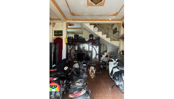 Bán gấp nhà Quận Bình Tân: giảm giá 100 tr -ĐƯỜNG NGUYỄN TRIỀU LUẬT :giá mới 3 tỷ 850- DT:45M- 5X9M - 3 TẦNG, 3 PN, 3WC, LH: 077 888 5818 CHUYÊN BDS