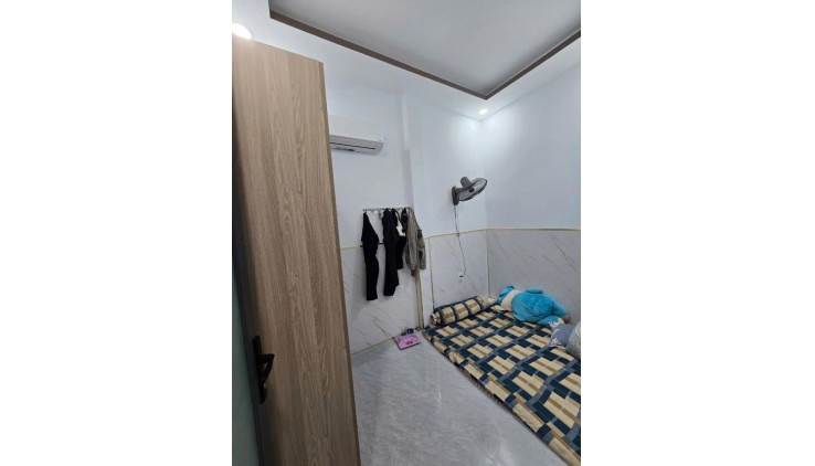 Bán gấp nhà giá mềm nhất quận Tân Phú: 5.2 tỷ - đường Tân Thắng- DT: 51.2M - 3.2mx16m - 1 trệt- 1 lầu- 4 PN - LH: 077 888 5818 chuyên BDS Sài Gòn