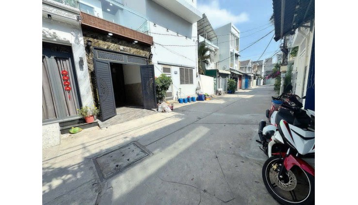 Bán gấp nhà giá mềm nhất quận 6: 7.8 tỷ - Đường Hậu Giang - P.12 Q.6 - BTCT - 4 tầng- 1 sân thượng- LH: 077 888 5818 chuyên BDS Sài Gòn