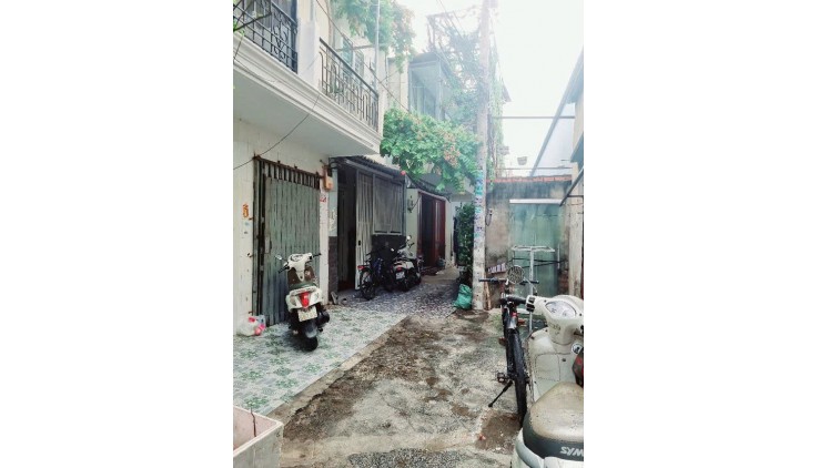 Bán gấp giá mềm nhất quận Tân Phú: 4.65 tỷ : Đường Nguyễn Ngọc Nhật- DT: Ngang khủng 5.2m- BTCT-1 trệt 1 lầu, 2pn, 2wc, ban công - LH: 077 888 5818