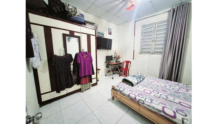 Bán gấp giá mềm nhất quận Tân Phú: 4.65 tỷ : Đường Nguyễn Ngọc Nhật- DT: Ngang khủng 5.2m- BTCT-1 trệt 1 lầu, 2pn, 2wc, ban công - LH: 077 888 5818
