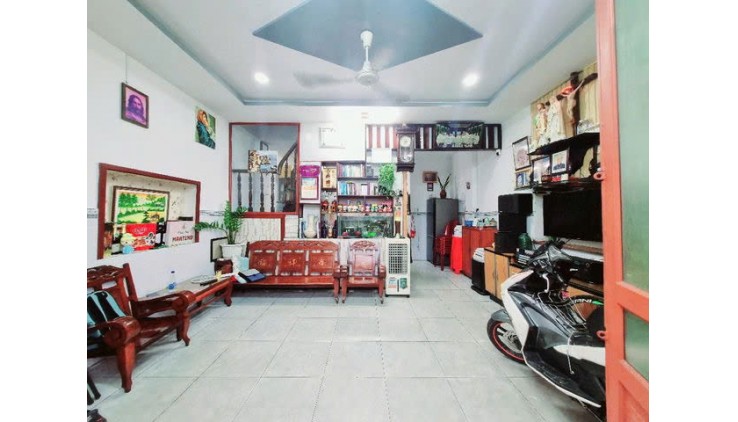 Bán gấp giá mềm nhất quận Tân Phú: 4.65 tỷ : Đường Nguyễn Ngọc Nhật- DT: Ngang khủng 5.2m- BTCT-1 trệt 1 lầu, 2pn, 2wc, ban công - LH: 077 888 5818