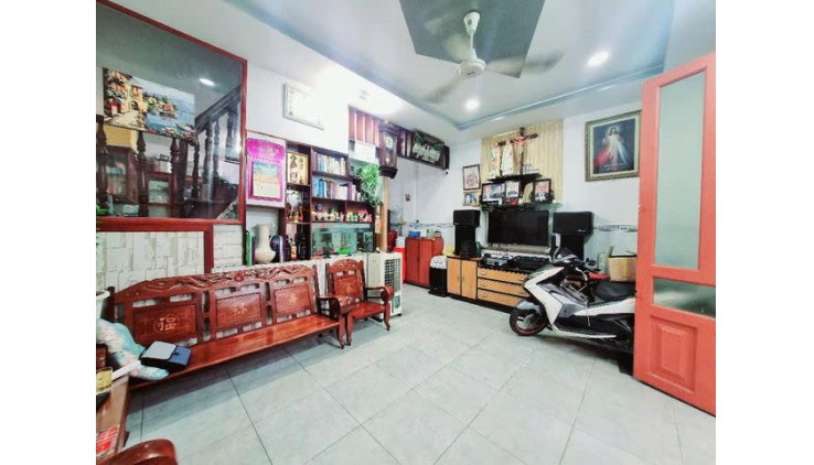 Bán gấp giá mềm nhất quận Tân Phú: 4.65 tỷ : Đường Nguyễn Ngọc Nhật- DT: Ngang khủng 5.2m- BTCT-1 trệt 1 lầu, 2pn, 2wc, ban công - LH: 077 888 5818
