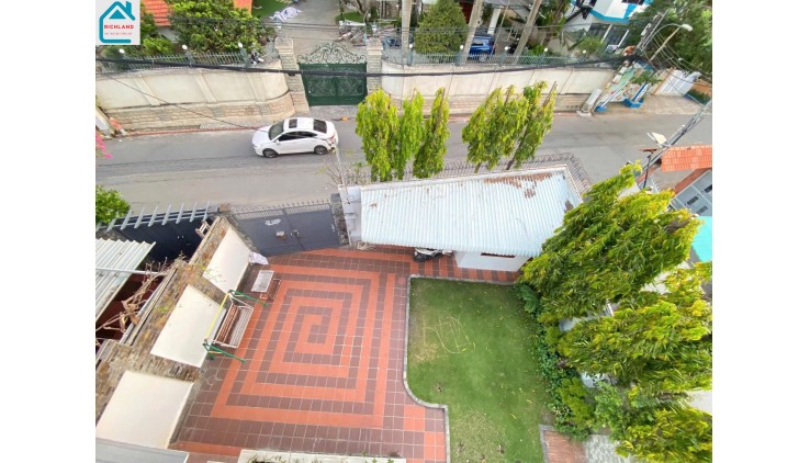 Cho thuê biệt thự Nguyễn Ư Dĩ P.Thảo Điền Q.2+ Diện tích: 20mx35m(Trệt 2L)_Giá 4.000$
