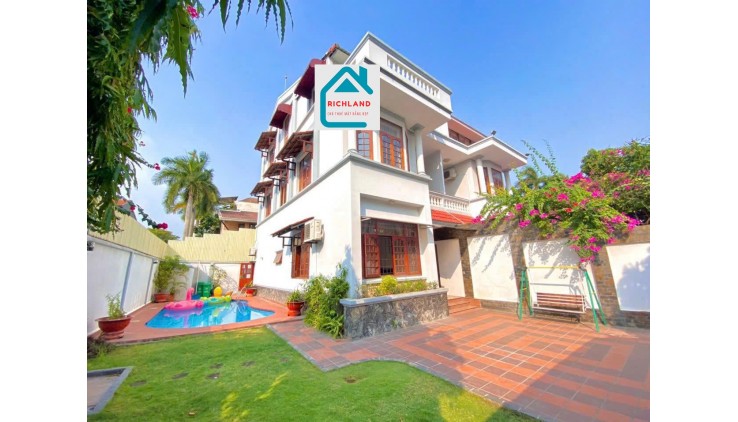 Cho thuê biệt thự Nguyễn Ư Dĩ P.Thảo Điền Q.2+ Diện tích: 20mx35m(Trệt 2L)_Giá 4.000$