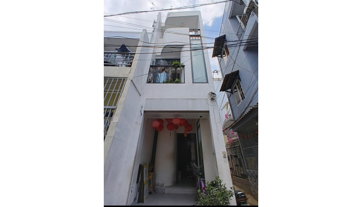 Bán gấp nhà quận Phú nhuận: 4.3 tỷ - Nguyễn Lâm-Phú Nhuận - TpHồ Chí Minh - DT: 35m - 3 tầng- BTCT, nhà còn mới khách mua vào ở ngay với 3 phòng ngủ-
