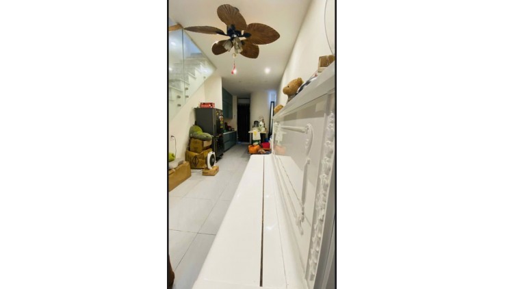 Bán gấp nhà quận Phú nhuận: 4.3 tỷ - Nguyễn Lâm-Phú Nhuận - TpHồ Chí Minh - DT: 35m - 3 tầng- BTCT, nhà còn mới khách mua vào ở ngay với 3 phòng ngủ-
