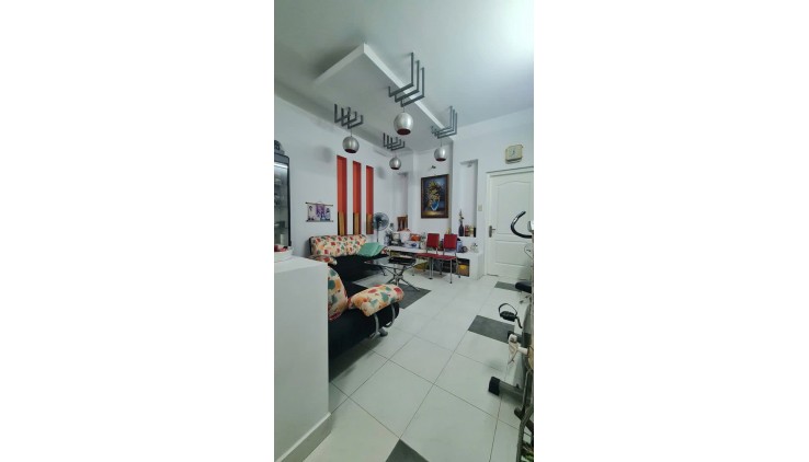 GIÁ MỀM NHẤT quận 4 đường 41: 30 tỷ - Đường 41 - Phường 9 - DT : 60,20 m2 ( 4,05 x 15,07 )- 5 Tầng ( Trệt + 3 lầu + sân thượng)- 5 PN, phòng khách,