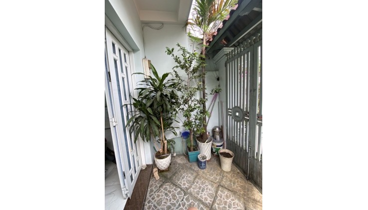 BÁN NHÀ MẶT PHỐ QUẬN 4 - 63M2 - 3 TẦNG  - SỔ HỒNG CHÍNH CHỦ- XE HƠI ĐẬU CỬA.