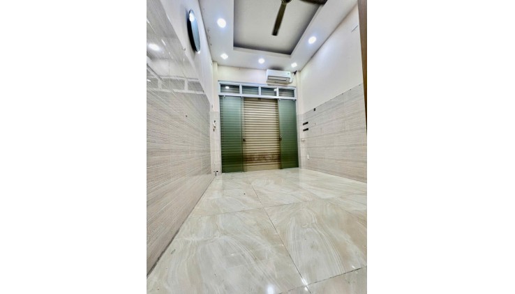 SÁT MẶT TIỀN ĐOÀN VĂN BƠ Q4 

DIỆN TÍCH SD 120 M2 4 TẤM CÓ 4 TỶ