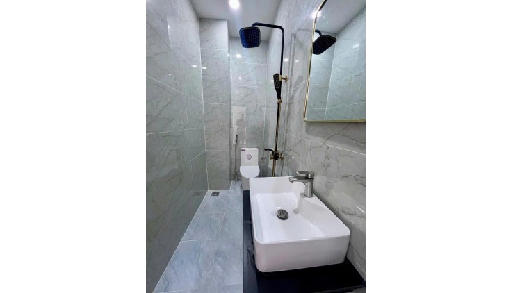 Siêu phẩm NHÀ 3 LẦU Sang - Xịn - Mịn thiết kế hiện đại, cách đường Lò Lu chỉ 50m