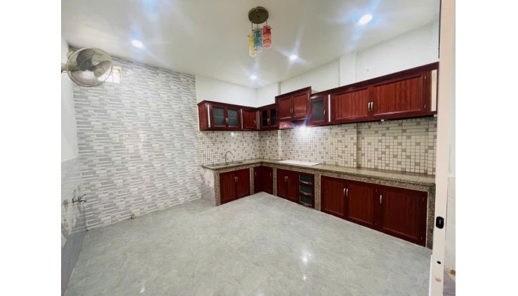 Bán nhà MẶT TIỀN giá trong hẻm-xe hơi vào nhà-ngay chợ Gò Vấp-khu VIP phường 4 chỉ 6tỷ hơn