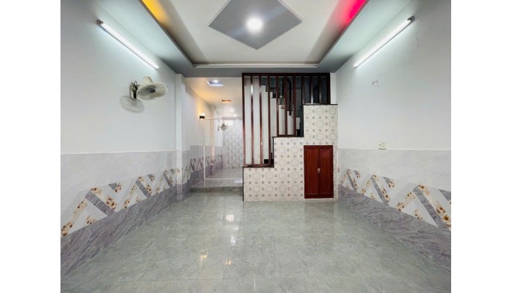 Bán nhà MẶT TIỀN giá trong hẻm-xe hơi vào nhà-ngay chợ Gò Vấp-khu VIP phường 4 chỉ 6tỷ hơn