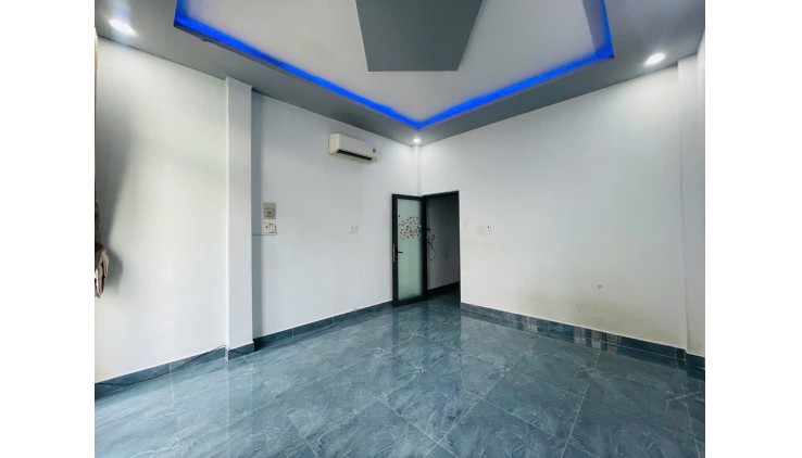 Bán nhà MẶT TIỀN giá trong hẻm-xe hơi vào nhà-ngay chợ Gò Vấp-khu VIP phường 4 chỉ 6tỷ hơn