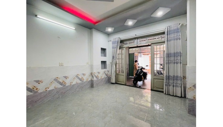 Bán nhà MẶT TIỀN giá trong hẻm-xe hơi vào nhà-ngay chợ Gò Vấp-khu VIP phường 4 chỉ 6tỷ hơn