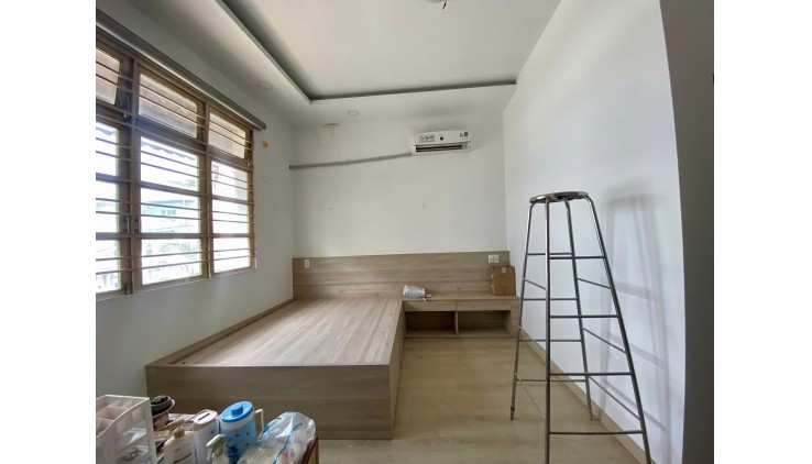 Bán nhà Biệt Thự - Lô góc, đường 10m Tân Hòa Đông, DT: 10x18m, 3 Tầng - 5PN, 15.5 tỷ.