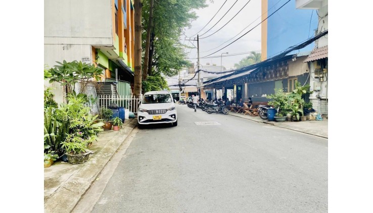 Bán nhà Biệt Thự - Lô góc, đường 10m Tân Hòa Đông, DT: 10x18m, 3 Tầng - 5PN, 15.5 tỷ.