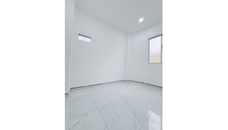 Cách mặt tiền 50 m trung tâm Q4 
CÓ 4 TỶ