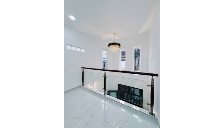 Cách mặt tiền 50 m trung tâm Q4 
CÓ 4 TỶ