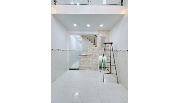 Cách mặt tiền 50 m trung tâm Q4 
CÓ 4 TỶ