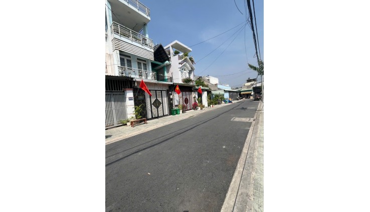 Nhà MT 4pn trệt lầu, 4x20m, hẻm 8m thông, giá siêu rẻ 7.5tr