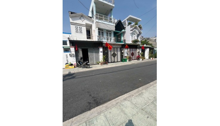 Nhà MT 4pn trệt lầu, 4x20m, hẻm 8m thông, giá siêu rẻ 7.5tr
