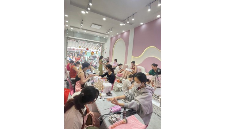 Quận Tân Phú ! SANG SALON NAILS Và GỘI MT ĐƯỜNG LỚN SẦM UẤT TÂN PHÚ, Tel : 0835888894 ( chính chủ )