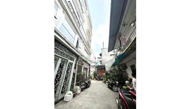 Giá mềm nhất quận Bình Thạnh: 5.3 tỷ  - Lê Quang Định - DT: 45m2 (7,3x5,7m)- 1 trệt 1 lầu 2pn2wc , sàn trống suốt. Bancol rộng rãi - LH: 077 888 5818