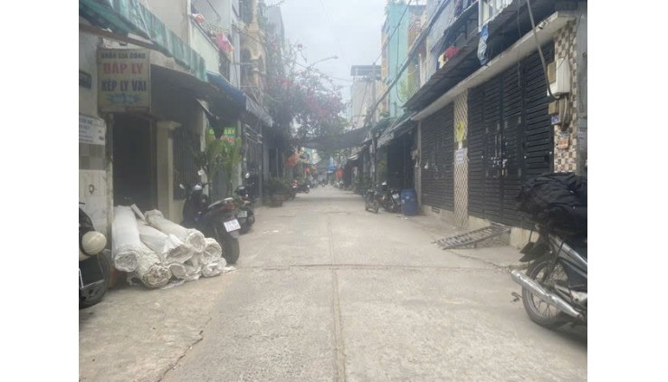GIÁ MỀM NHẤT QUẬN BÌNH TÂN: 6.6 TỶ - Diện tích: 81m² (4x20m) - 3 TẦNG – HẺM XE TẢI THÔNG - 1 trệt, 2 lầu – 3PN, 3WC, phòng thờ, ban công -LH: 077 888