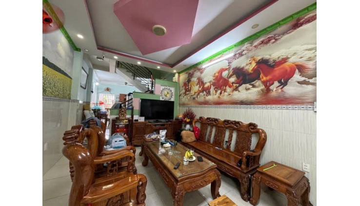 GIÁ MỀM NHẤT QUẬN BÌNH TÂN: 6.6 TỶ - Diện tích: 81m² (4x20m) - 3 TẦNG – HẺM XE TẢI THÔNG - 1 trệt, 2 lầu – 3PN, 3WC, phòng thờ, ban công -LH: 077 888
