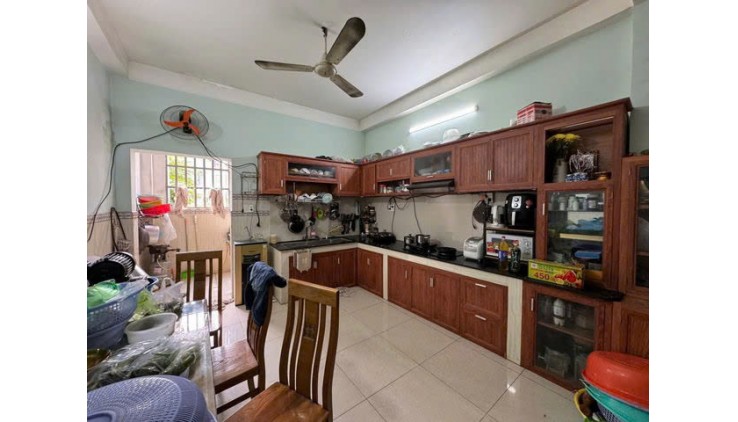 GIÁ MỀM NHẤT QUẬN BÌNH TÂN: 6.6 TỶ - Diện tích: 81m² (4x20m) - 3 TẦNG – HẺM XE TẢI THÔNG - 1 trệt, 2 lầu – 3PN, 3WC, phòng thờ, ban công -LH: 077 888