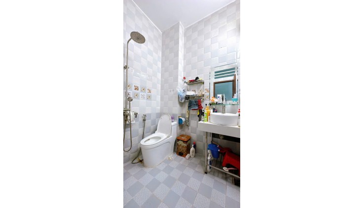 NGAY MẶT TIỀN ĐƯỜNG XE HƠI 

- TRUNG TÂM QUẬN 4
ĐÚC 3 TẦM 2 TỶ SỔ HÔNG RIÊNG