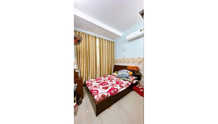 NGAY MẶT TIỀN ĐƯỜNG XE HƠI 

- TRUNG TÂM QUẬN 4
ĐÚC 3 TẦM 2 TỶ SỔ HÔNG RIÊNG