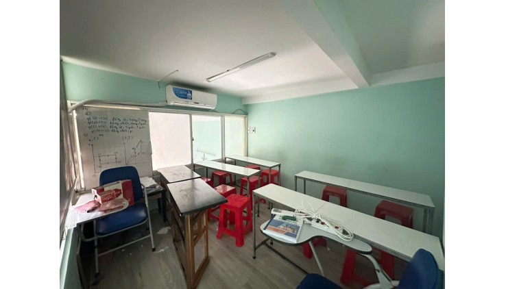 SÁT MẶ TIỀN 
TRUNG TÂM Q4 
NGANG 4 DÀI 11 
100 TRIÊU M2