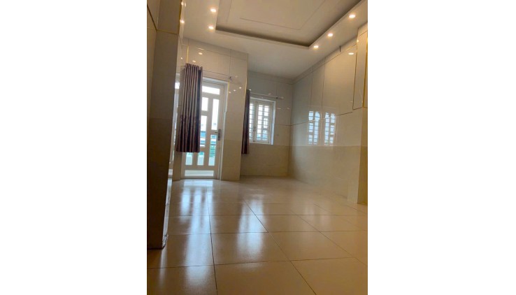 Quận Tân Bình ! Cho thuê nhà 2 mặt tiền trước sau đường Hoàng Sa p5 Tân Bình , Tel : 0932167082  ( chính chủ )