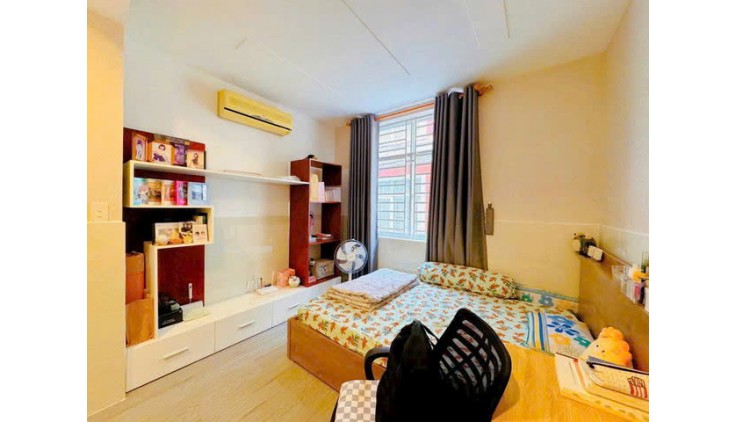 Giá tốt nhất quận Phú nhuận: 8.2 tỷ - PHAN ĐĂNG LƯU - DT:39M - 5.2X8.3M- nở hậu 5.5m - BTCT 4 tầng còn mới vào ở ngay. 4PN + sân thượng. 3WC - LH: