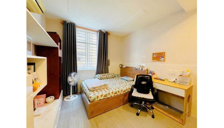 Giá tốt nhất quận Phú nhuận: 8.2 tỷ - PHAN ĐĂNG LƯU - DT:39M - 5.2X8.3M- nở hậu 5.5m - BTCT 4 tầng còn mới vào ở ngay. 4PN + sân thượng. 3WC - LH: